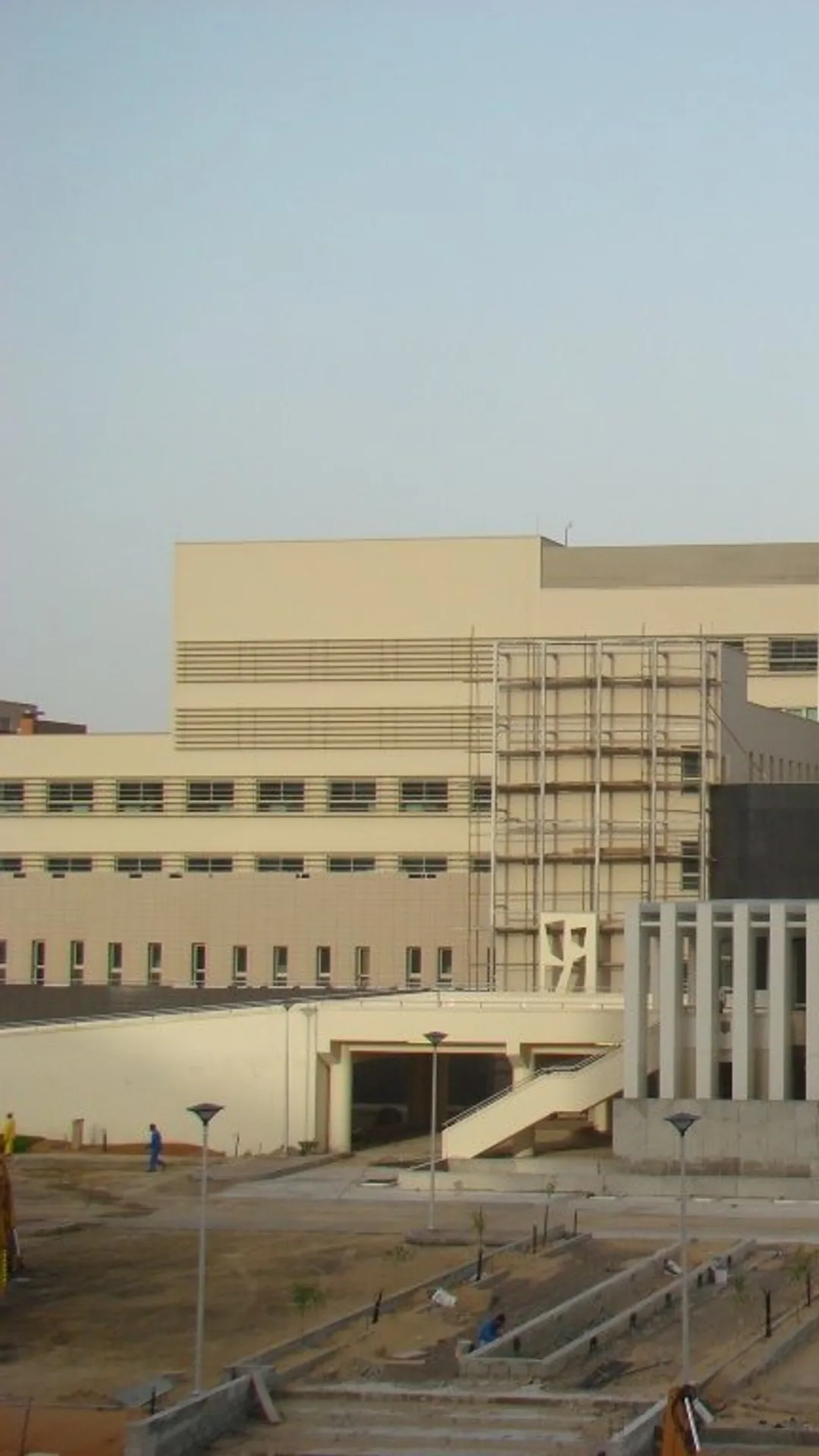 300 Beds Saudi German Hospital, a Buildings project by Habib Rafiq (Pvt.) Ltd.