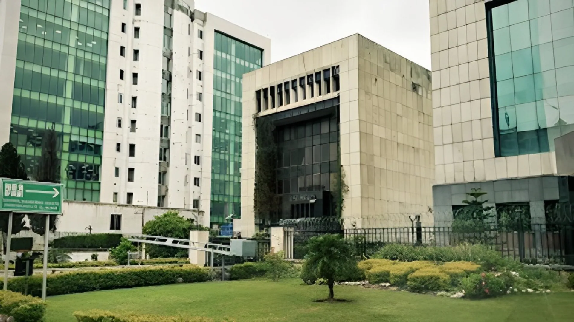 Enercon Building Islamabad, a Buildings project by Habib Rafiq (Pvt.) Ltd.