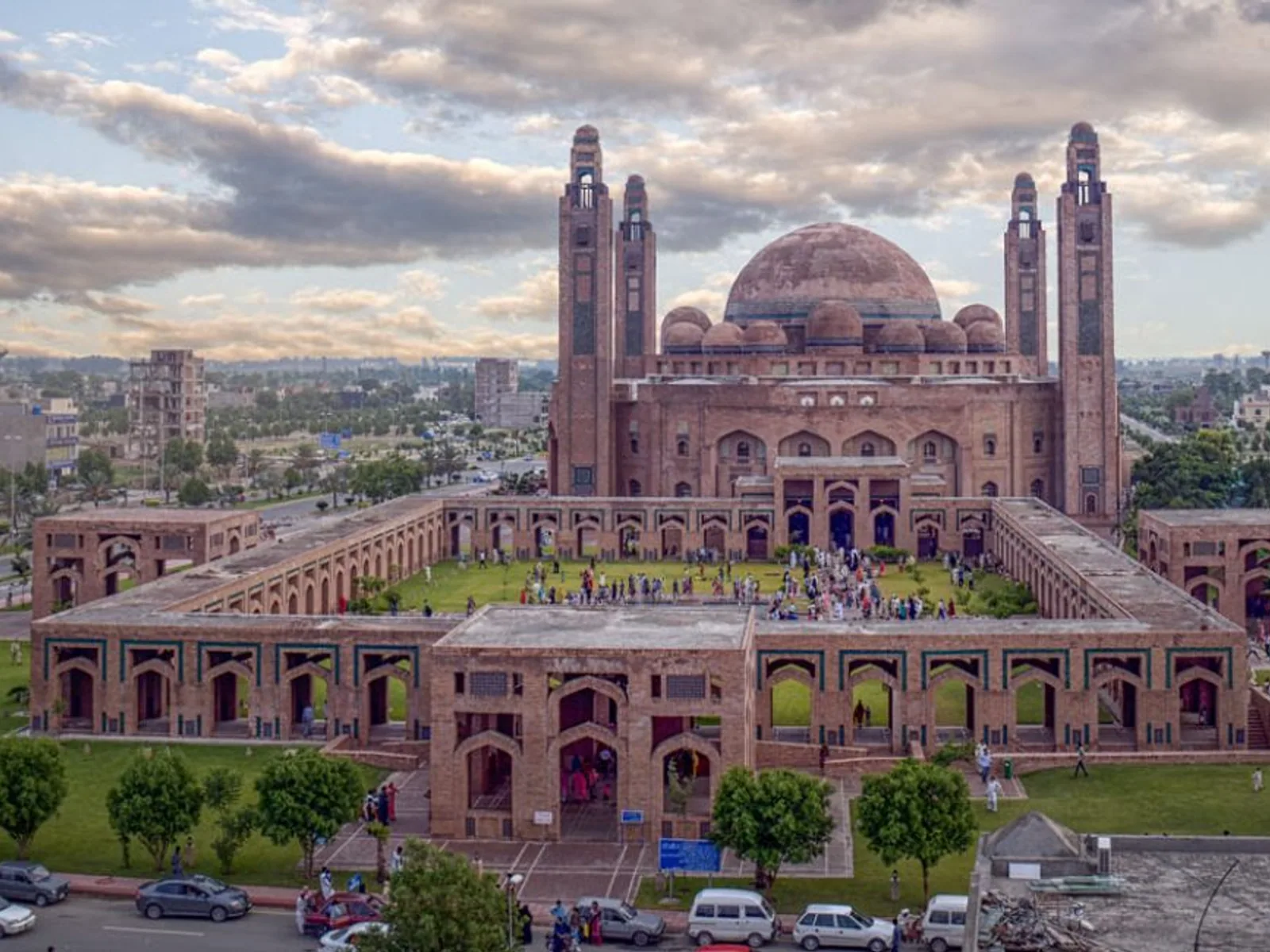 Grand Jamia Mosque - Bahria Town Lahore by Habib Rafiq (Pvt.) Ltd.