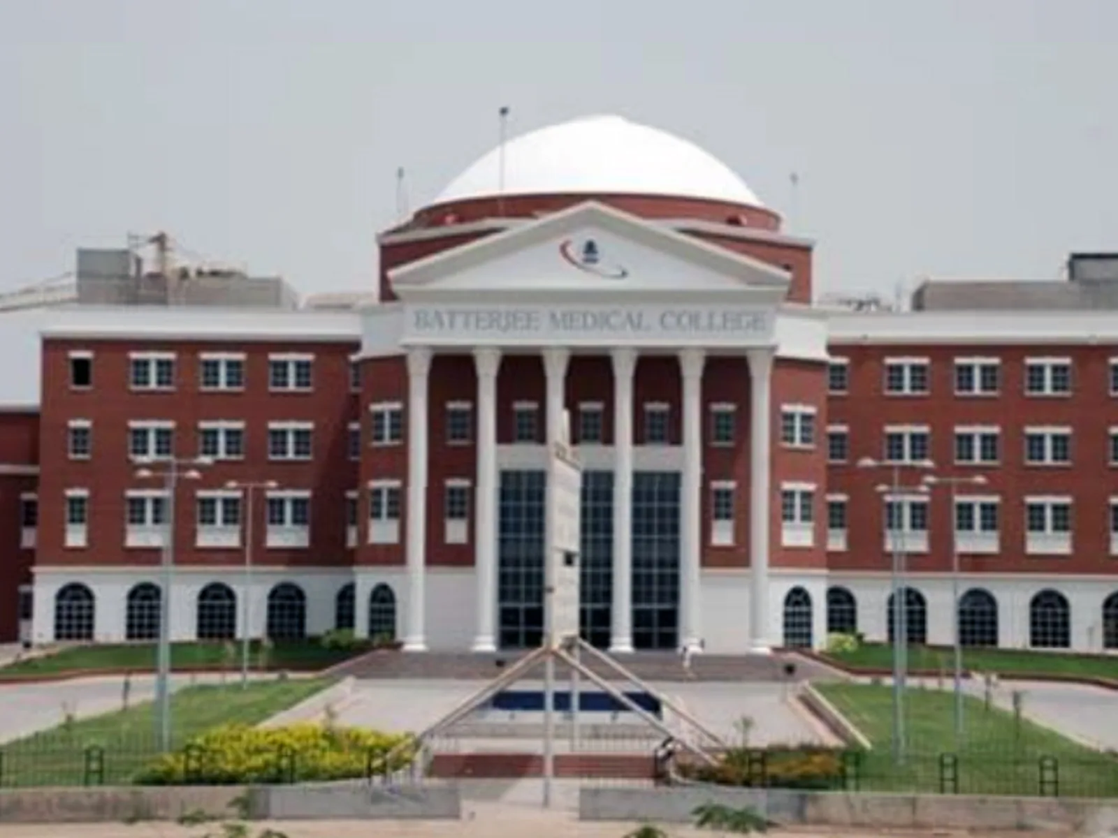 Saudi German Hospital Medical College by Habib Rafiq (Pvt.) Ltd.