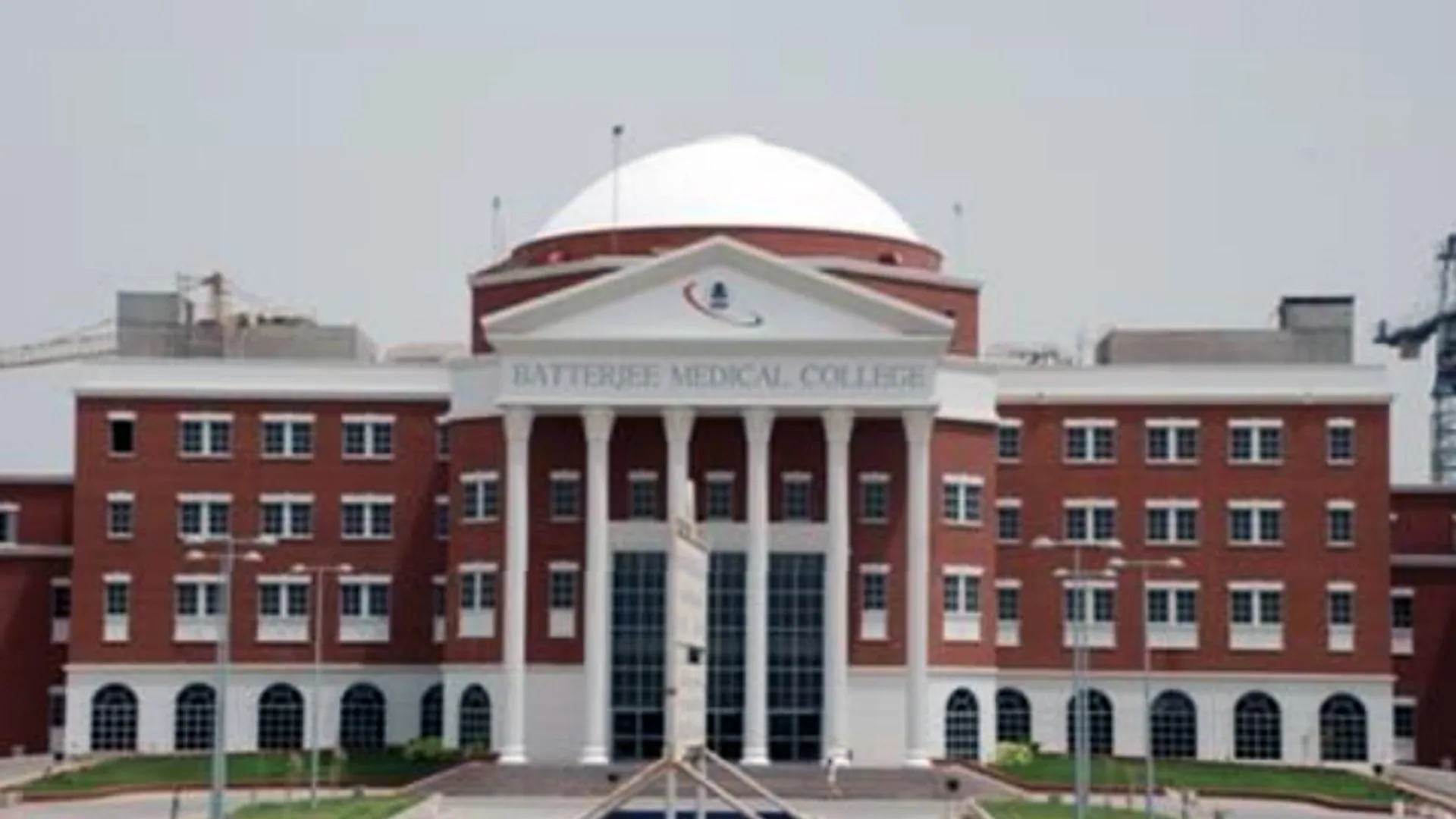 Saudi German Hospital Medical College, a Buildings project by Habib Rafiq (Pvt.) Ltd.