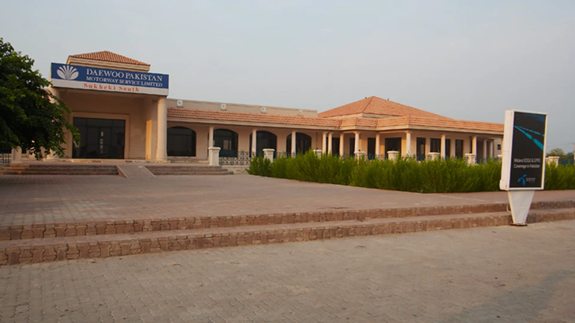 Services Area Lahore-islamabad Motorway m-2, a Buildings project by Habib Rafiq (Pvt.) Ltd.