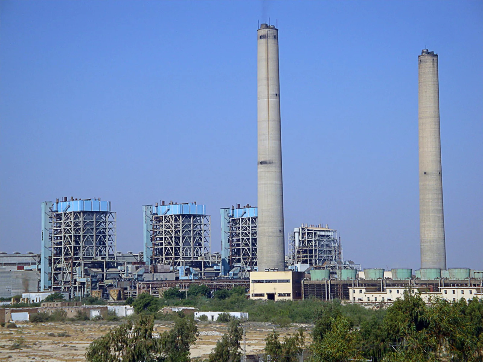 2×660 MW coal-fired thermal power plant by Habib Rafiq (Pvt.) Ltd.